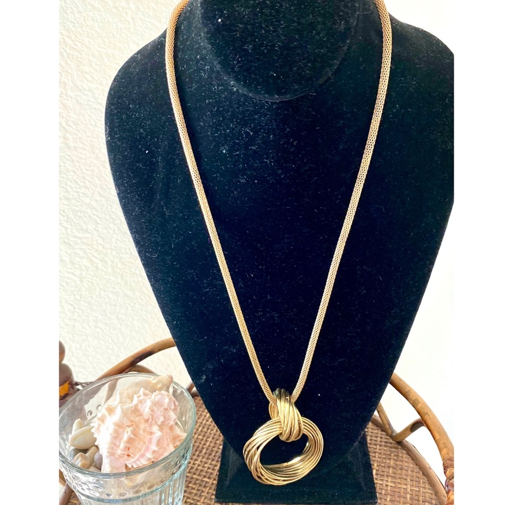VINTAGE Gold Tone Circle Pendant Long Necklace - Picture 8 of 8